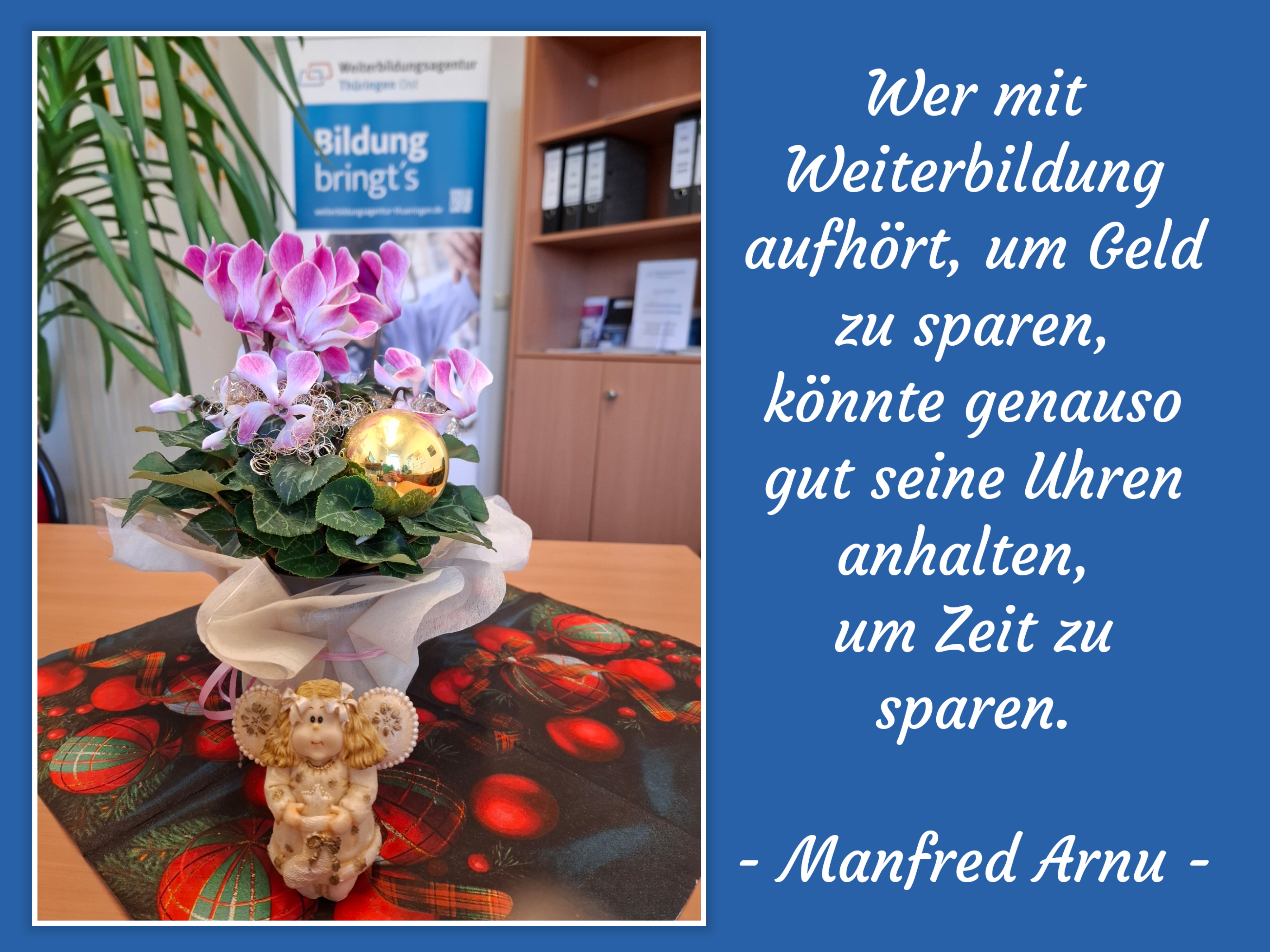 Weihnachtsgrußkarte mit dem Zitat "Wer mit Weiterbildung aufhört, um Geld zu sparen, könnte genauso gut seine Uhren anhalten, um Zeit zu sparen" von Manfred Arnu